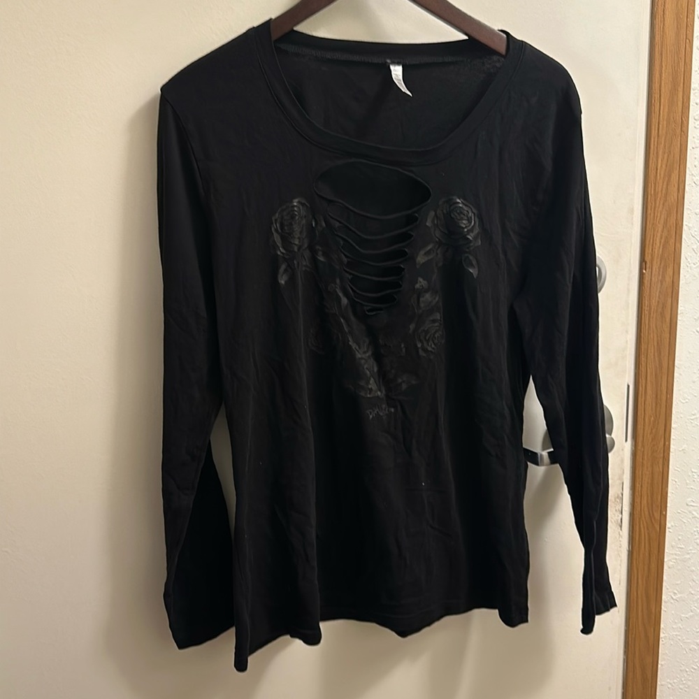 Black long shirt with black roses